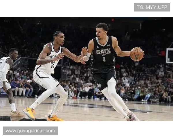 文班亚马半场高效表现仅用16分钟砍下22分7篮板3助攻引发热议