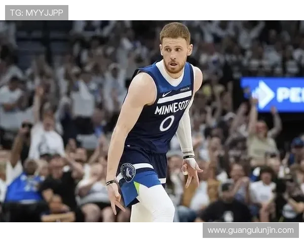 迪文岑佐表现稳定8投4中三分球命中率高效贡献13分4助攻2抢断